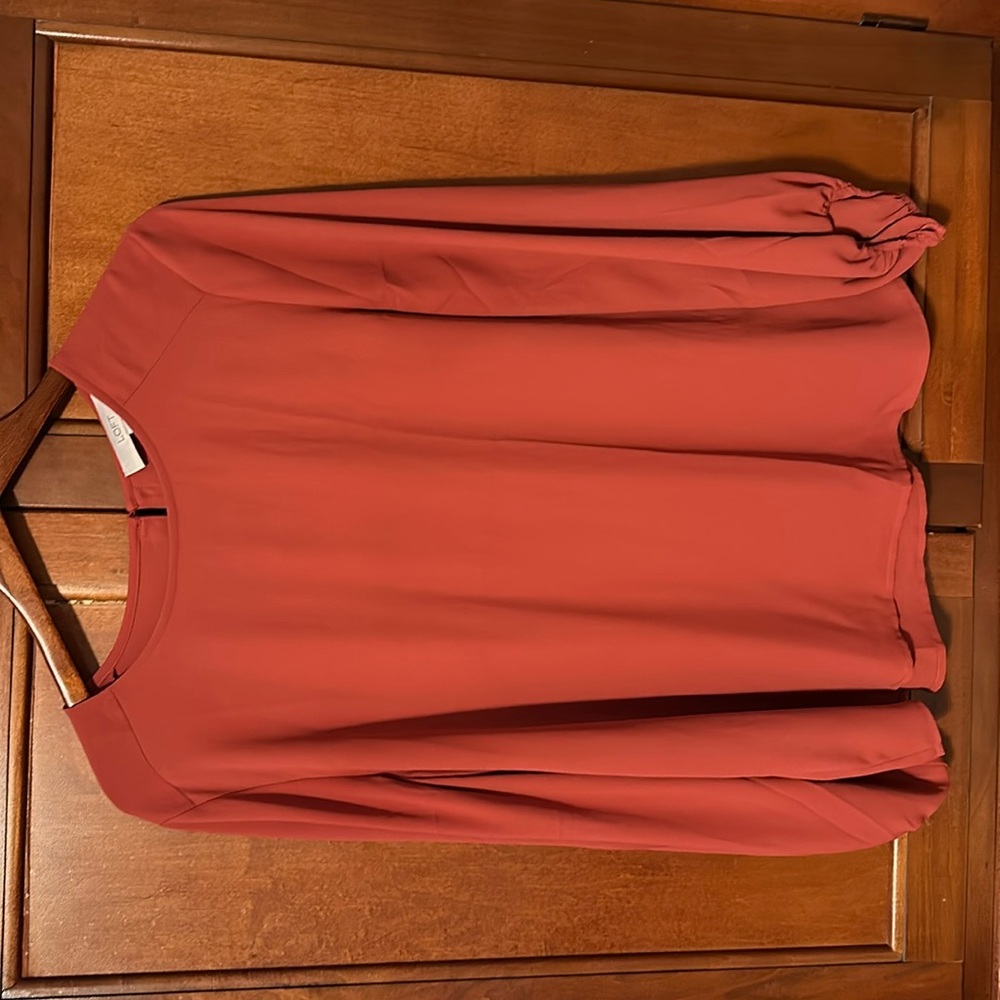 Women’s Loft Blouse with elastic cuffs and slight scoop neck - Size Large